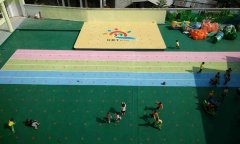 云南德宏州红秋千幼儿园室外地板